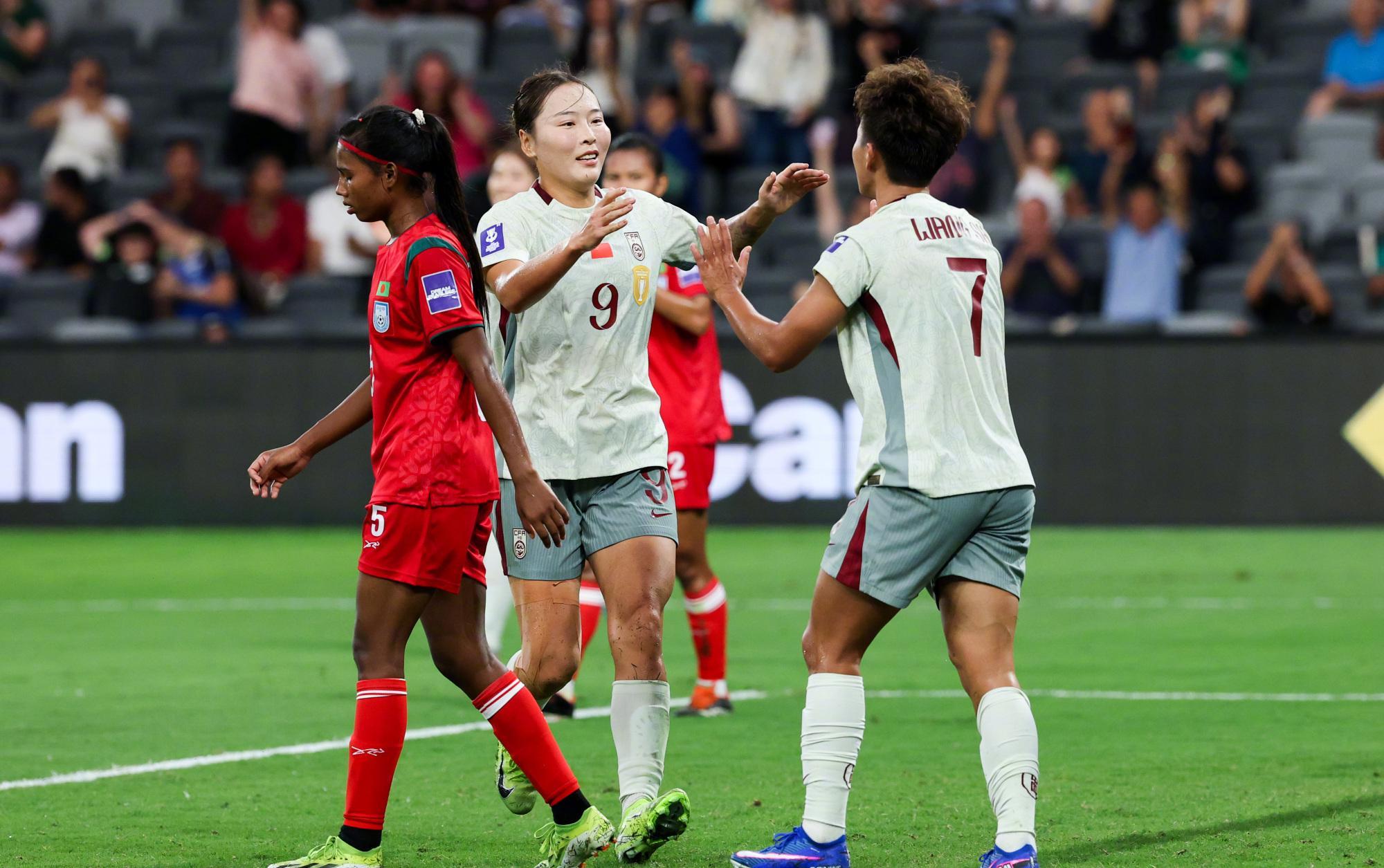 2-0开门红！中国女足赢球赛后却传2坏消息，网友：和男足看齐了！