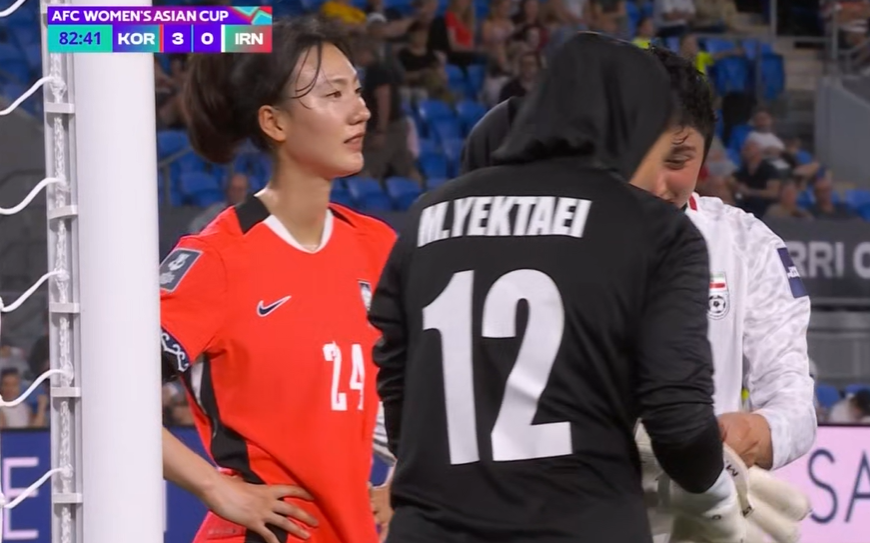 女足亚洲杯太疯狂：韩国3-0制造首个惨案！中国队卫冕首秀5-0起步